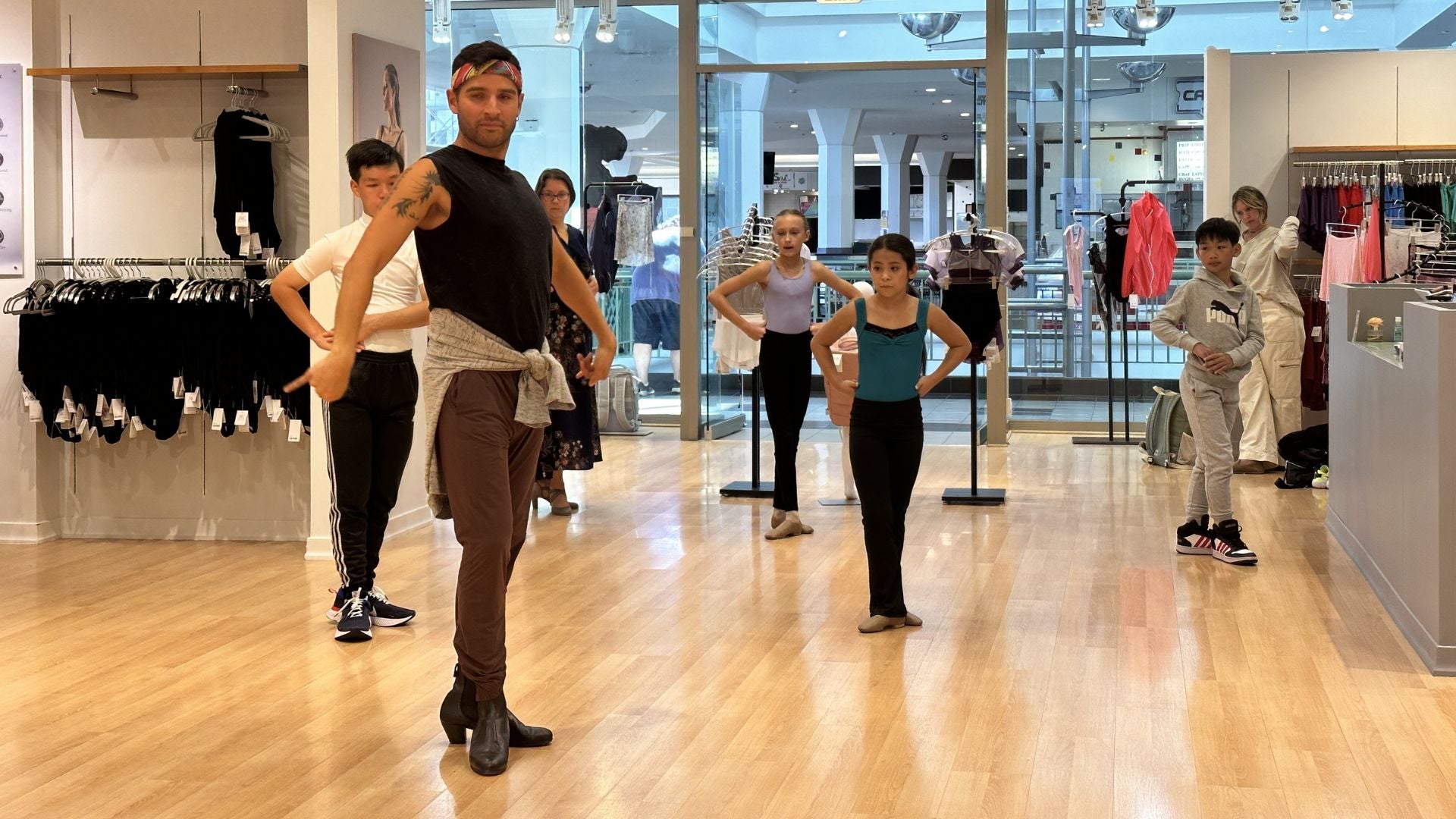 AK In-Store Event: Ballet Folklorico with Joel Cortez