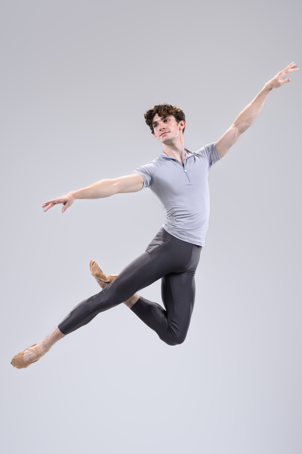 Danseur_in_KYLO_and_LUCA.png